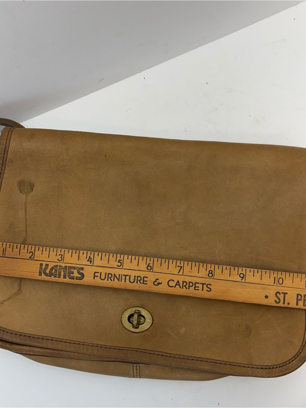 Vtg 70’s NYC Coach Tan Leather Crossbody Bag w/ Classic Turn Key Hardware Read - Picture 16 of 16
